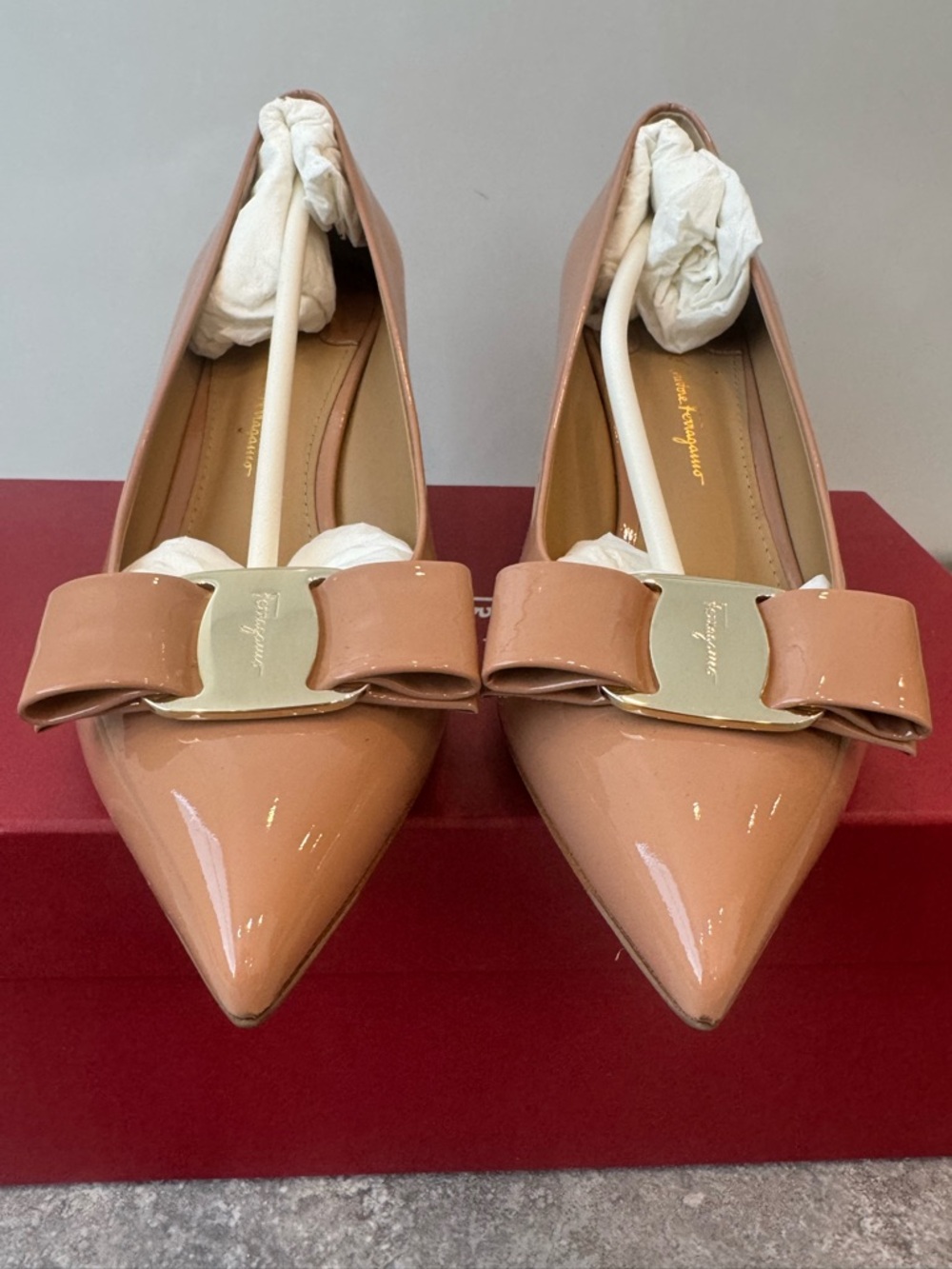 Salvatore Ferragamo Vara Bow Nude Blush Patent Leather Block Heels Alice 55 - Picture 12 of 15